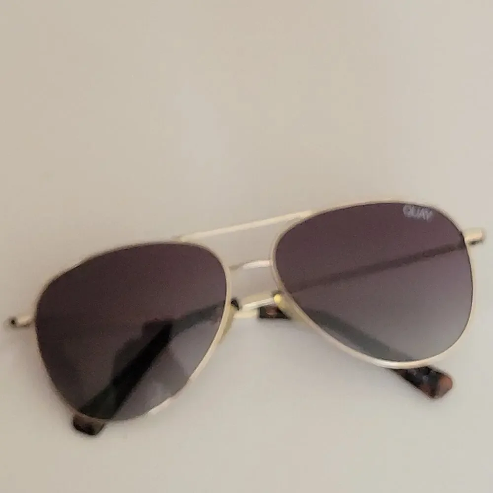 QUAY AUSTRALIA Still Standing Sunglasses Gold/Taupe Aviator